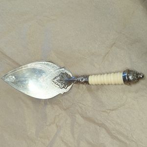Vintage Rare Pie/Cake Server with Celluloid Handle